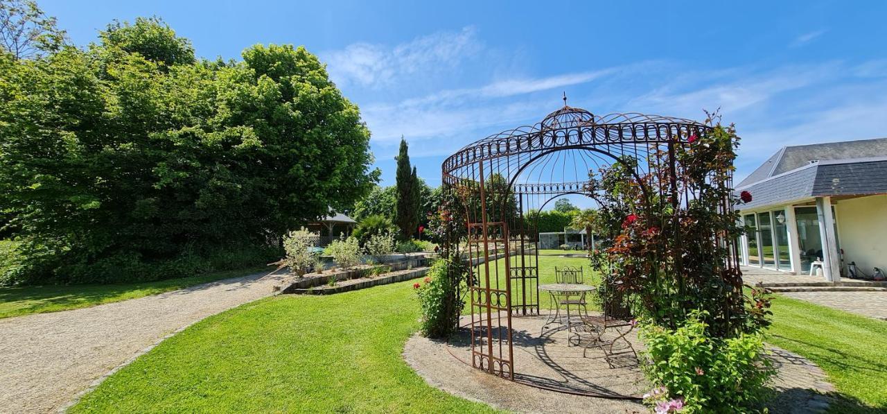 ホテル Le Manoir Des Marronniers Sully  エクステリア 写真