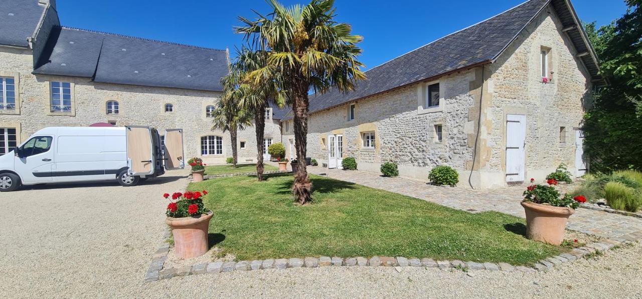 ホテル Le Manoir Des Marronniers Sully  エクステリア 写真