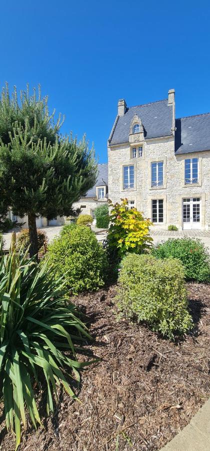 ホテル Le Manoir Des Marronniers Sully  エクステリア 写真