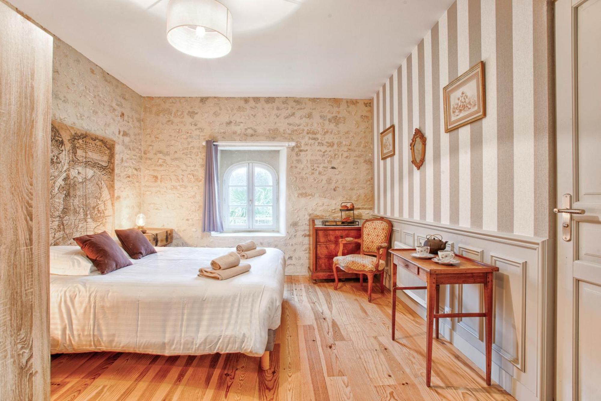 ホテル Le Manoir Des Marronniers Sully  エクステリア 写真