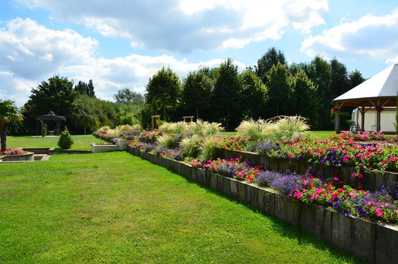 ホテル Le Manoir Des Marronniers Sully  エクステリア 写真