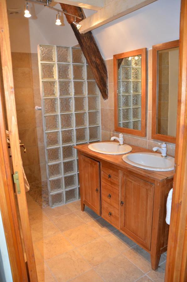 ホテル Le Manoir Des Marronniers Sully  エクステリア 写真